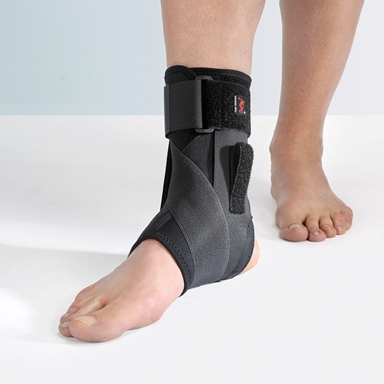 FILAMED 901 - Cavigliera elastica con bendaggio a 8