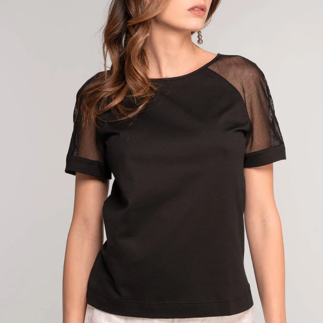 T-shirt girocollo OSCALITO 7723 M/C JERSI COTONE + TULLE - Eleganza e comfort in una maglia che sposa cotone e tulle.